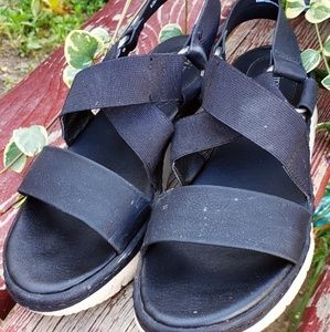 Black sandle